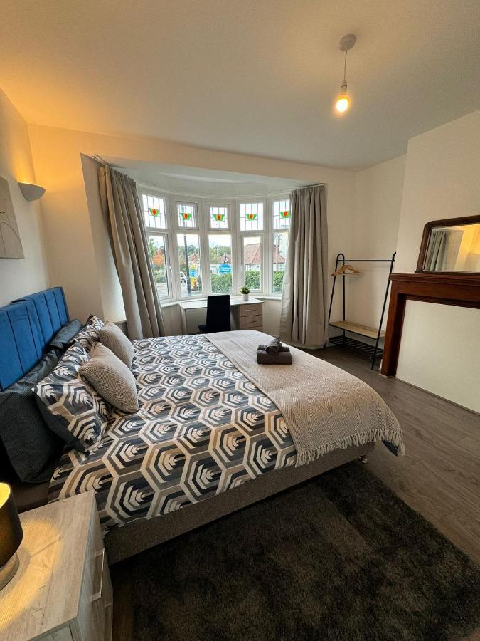 Smart Guest Rooms Fast Access To Central London Via Piccadilly Line New Southgate 외부 사진