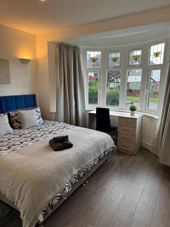 Smart Guest Rooms Fast Access To Central London Via Piccadilly Line New Southgate 외부 사진