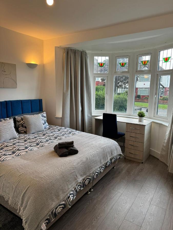 Smart Guest Rooms Fast Access To Central London Via Piccadilly Line New Southgate 외부 사진