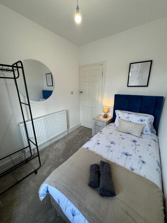 Smart Guest Rooms Fast Access To Central London Via Piccadilly Line New Southgate 외부 사진
