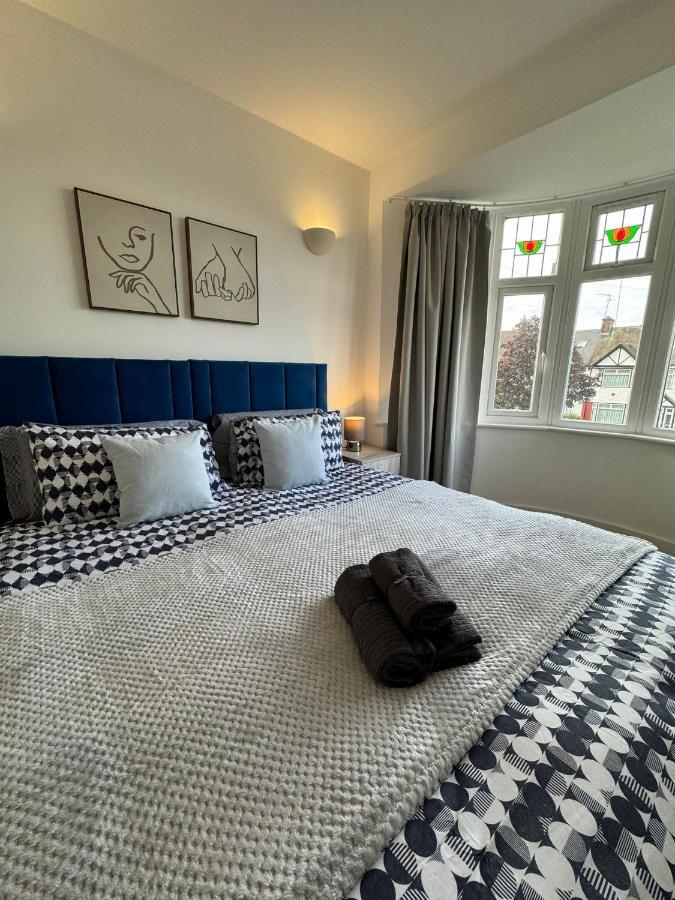 Smart Guest Rooms Fast Access To Central London Via Piccadilly Line New Southgate 외부 사진