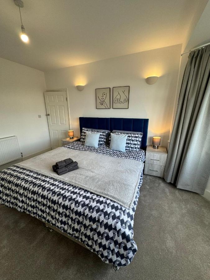 Smart Guest Rooms Fast Access To Central London Via Piccadilly Line New Southgate 외부 사진